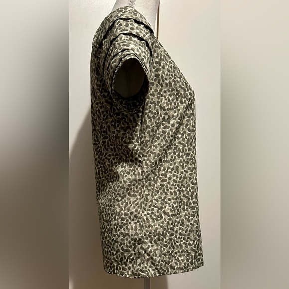 MICHAEL KORS * short sleeve- gray-cheetah top S/P - Picture 2 of 4